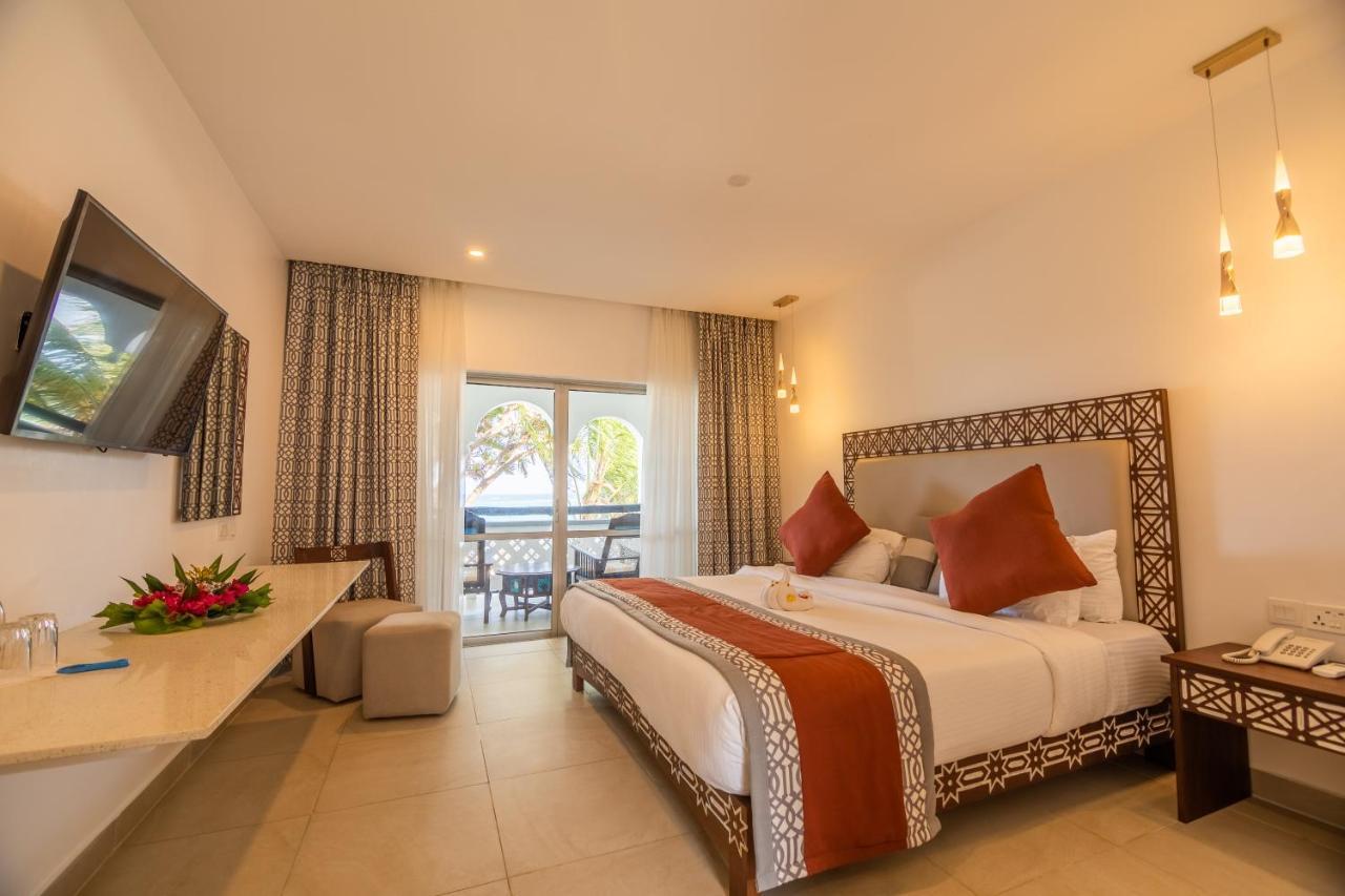Southern Palms Beach Resort Diani Beach Bagian luar foto