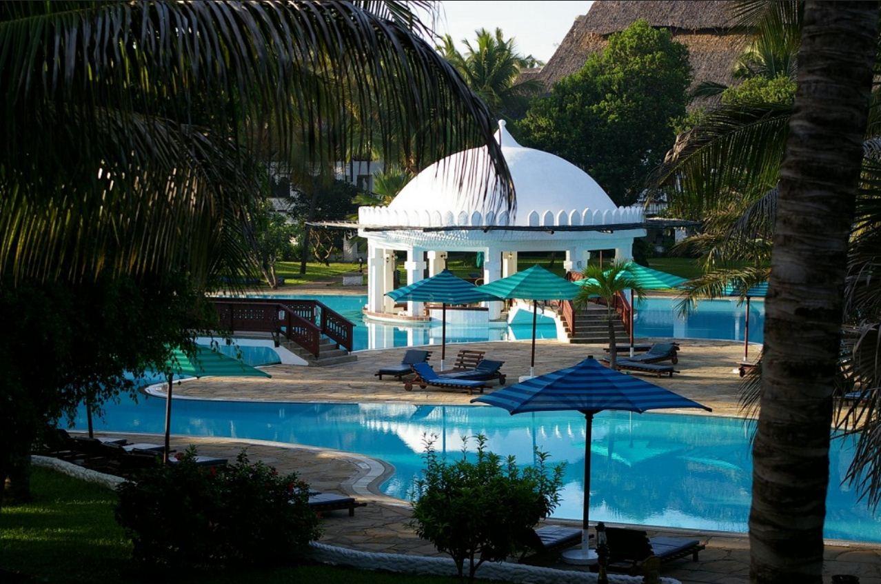 Southern Palms Beach Resort Diani Beach Bagian luar foto