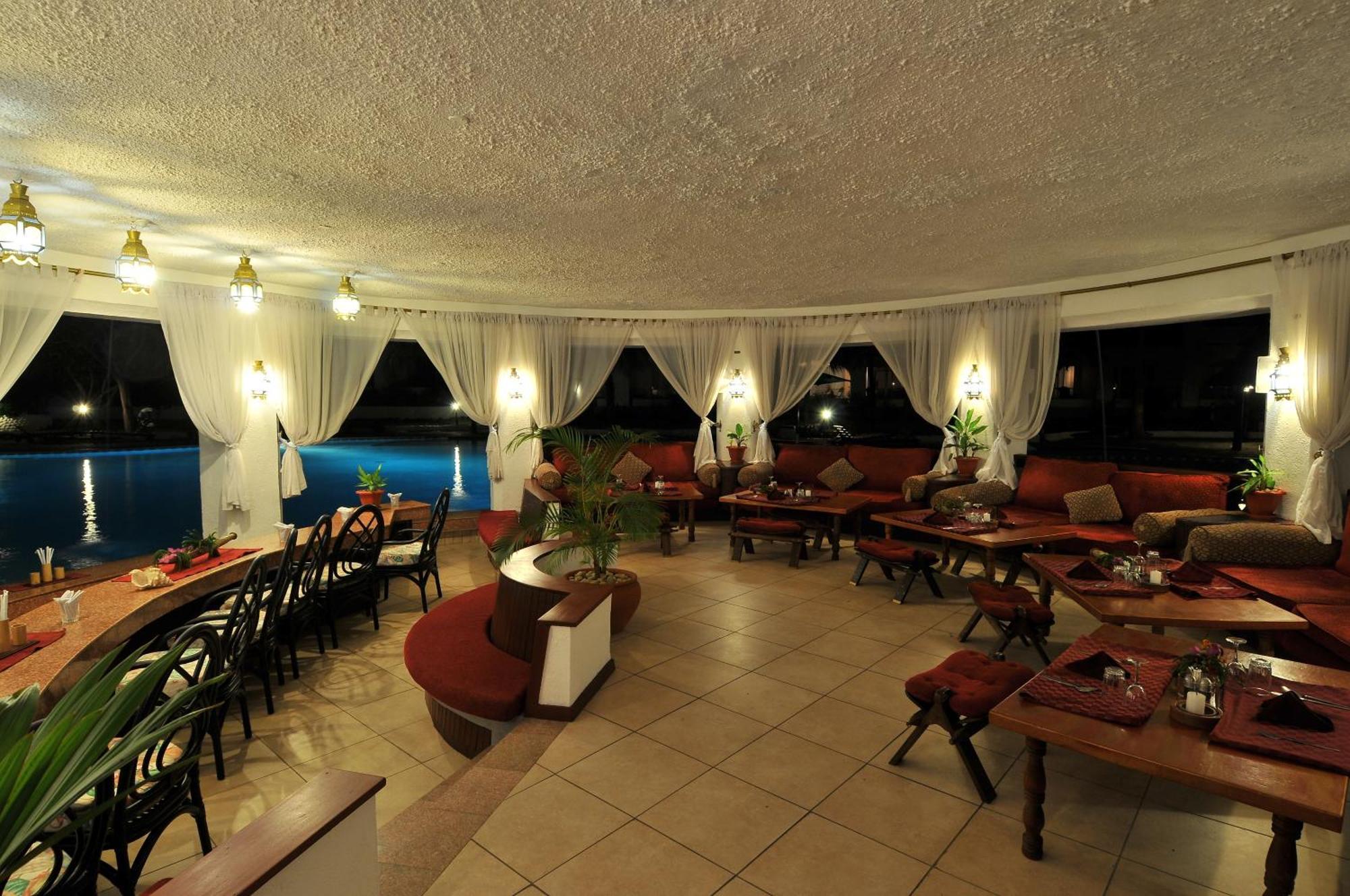 Southern Palms Beach Resort Diani Beach Bagian luar foto