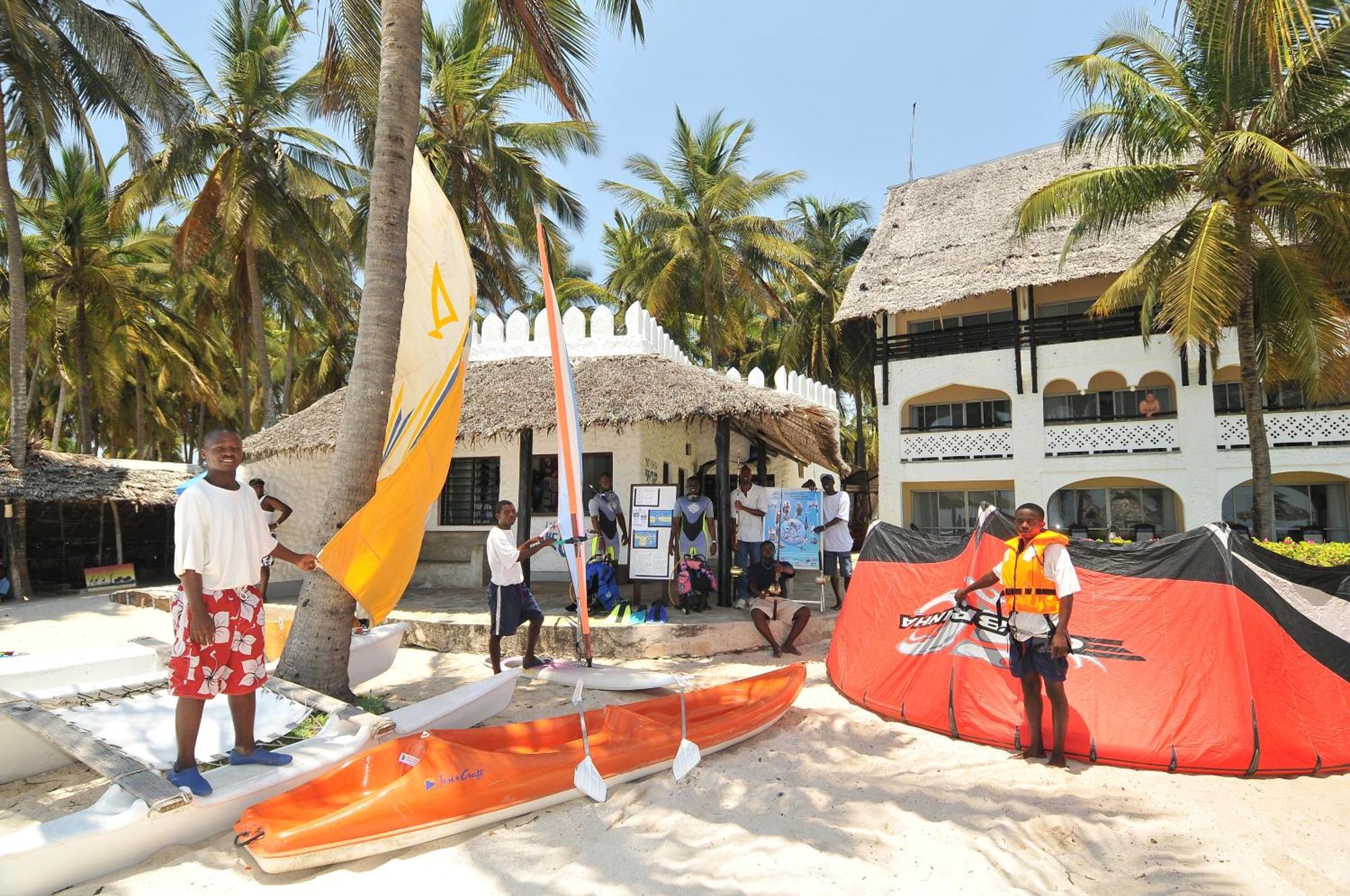 Southern Palms Beach Resort Diani Beach Bagian luar foto