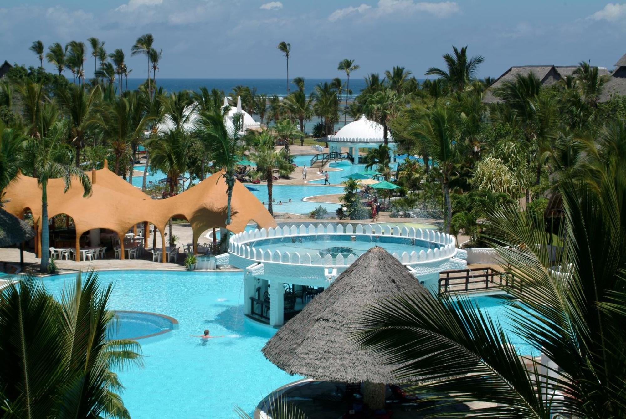 Southern Palms Beach Resort Diani Beach Bagian luar foto