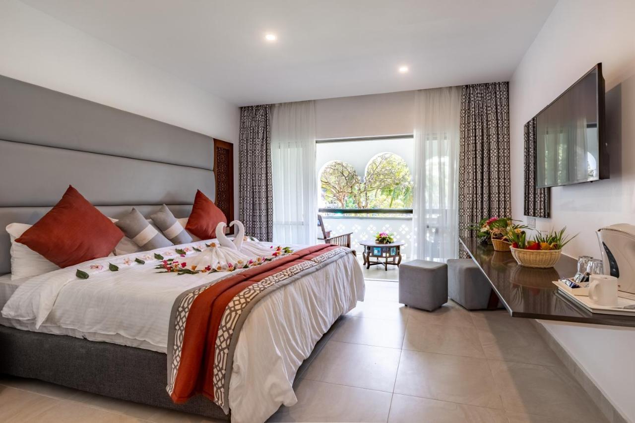 Southern Palms Beach Resort Diani Beach Bagian luar foto